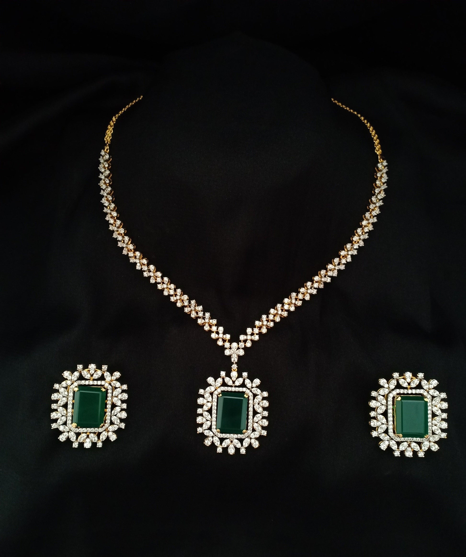 Emerald Brilliance Diamond Set - Dyulokha