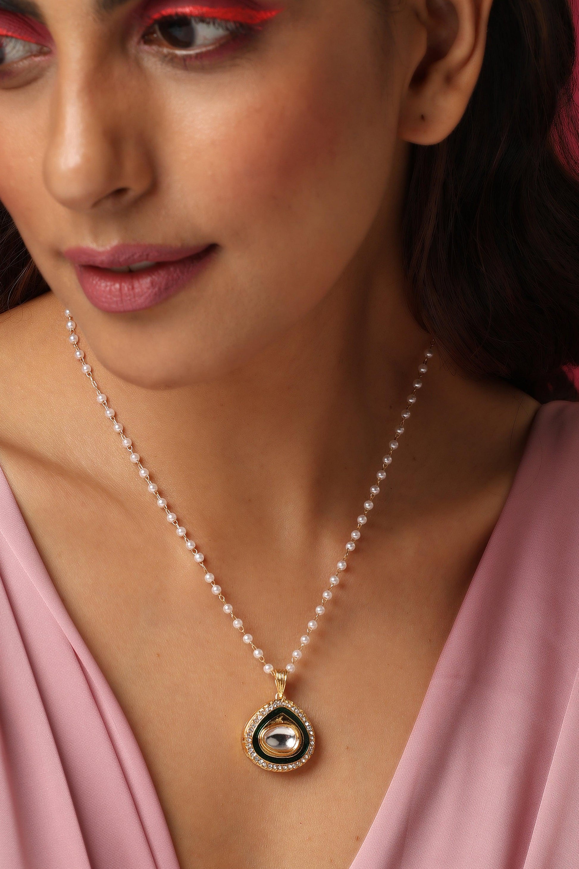 Emerald Gleam Kundan Pendant Necklaces - Dyulokha