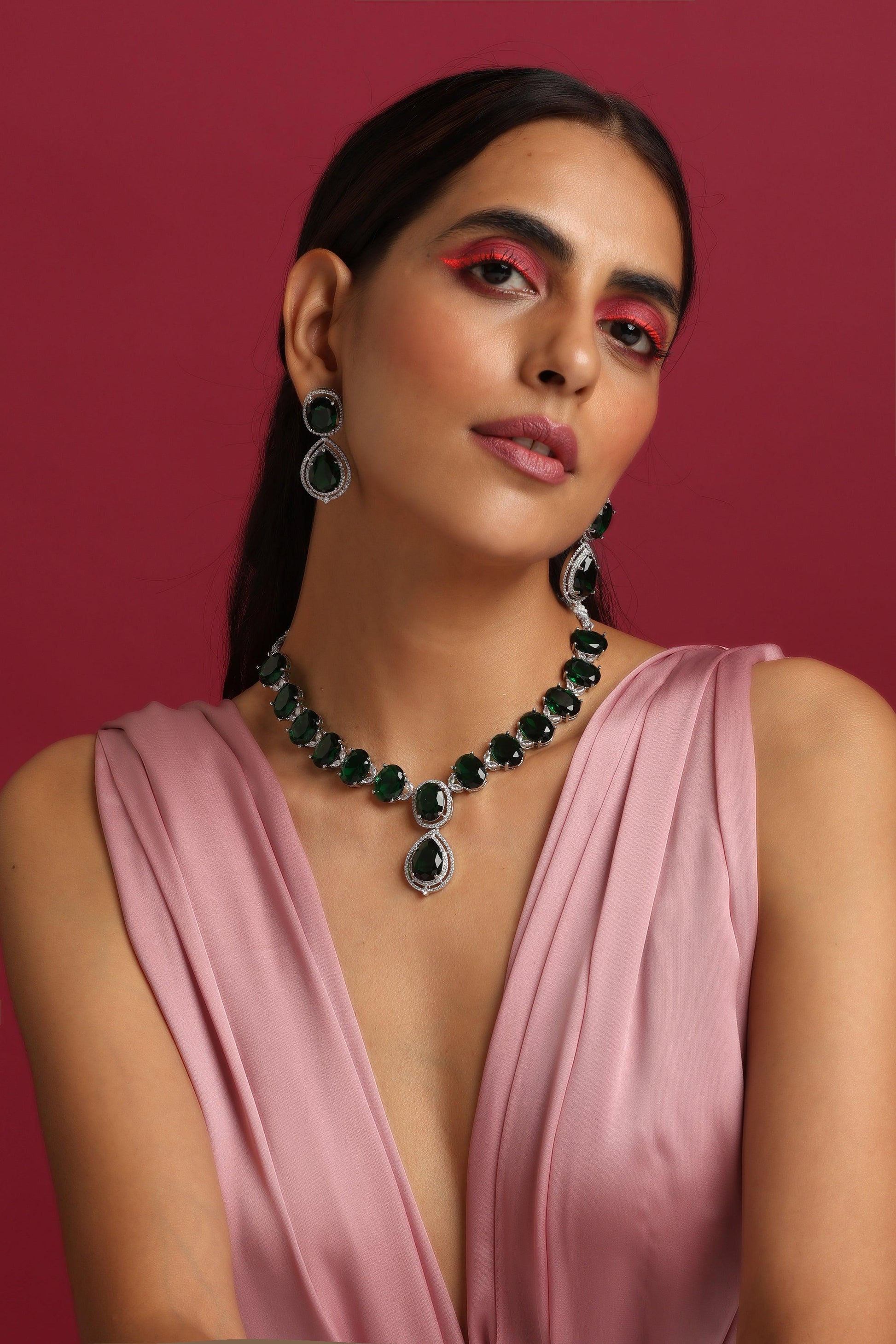 Glimmering Emerald Zirconia Necklace Ensemble - Dyulokha