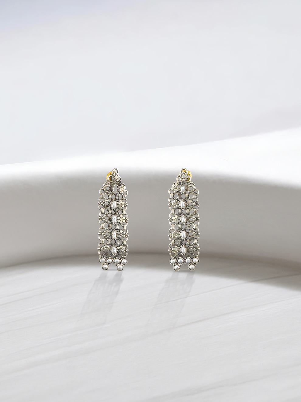 Pearl Sway Danglers