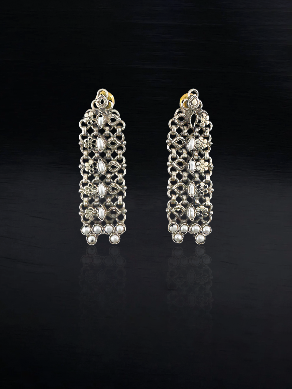 Pearl Sway Danglers
