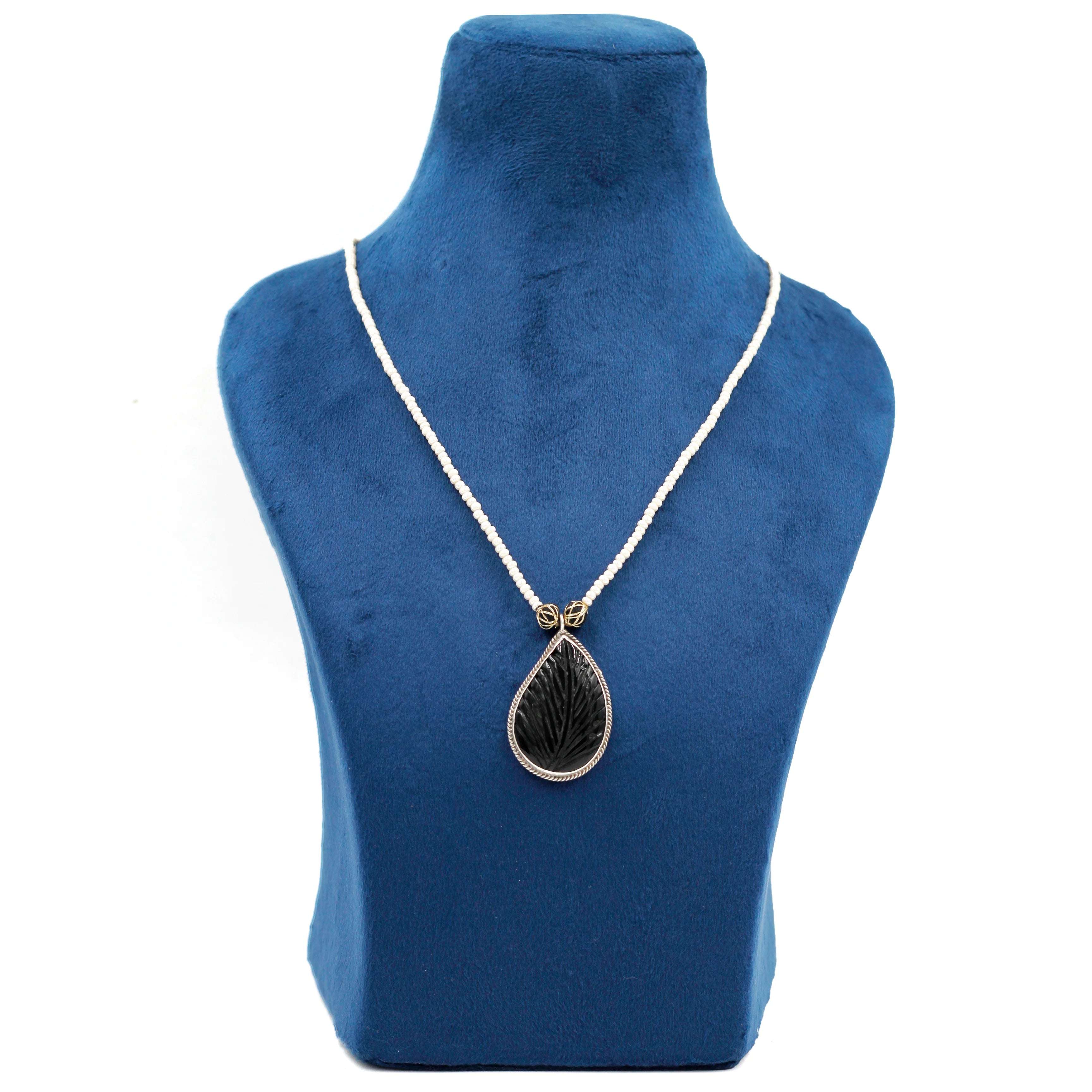Classic Close-Neck Necklace
