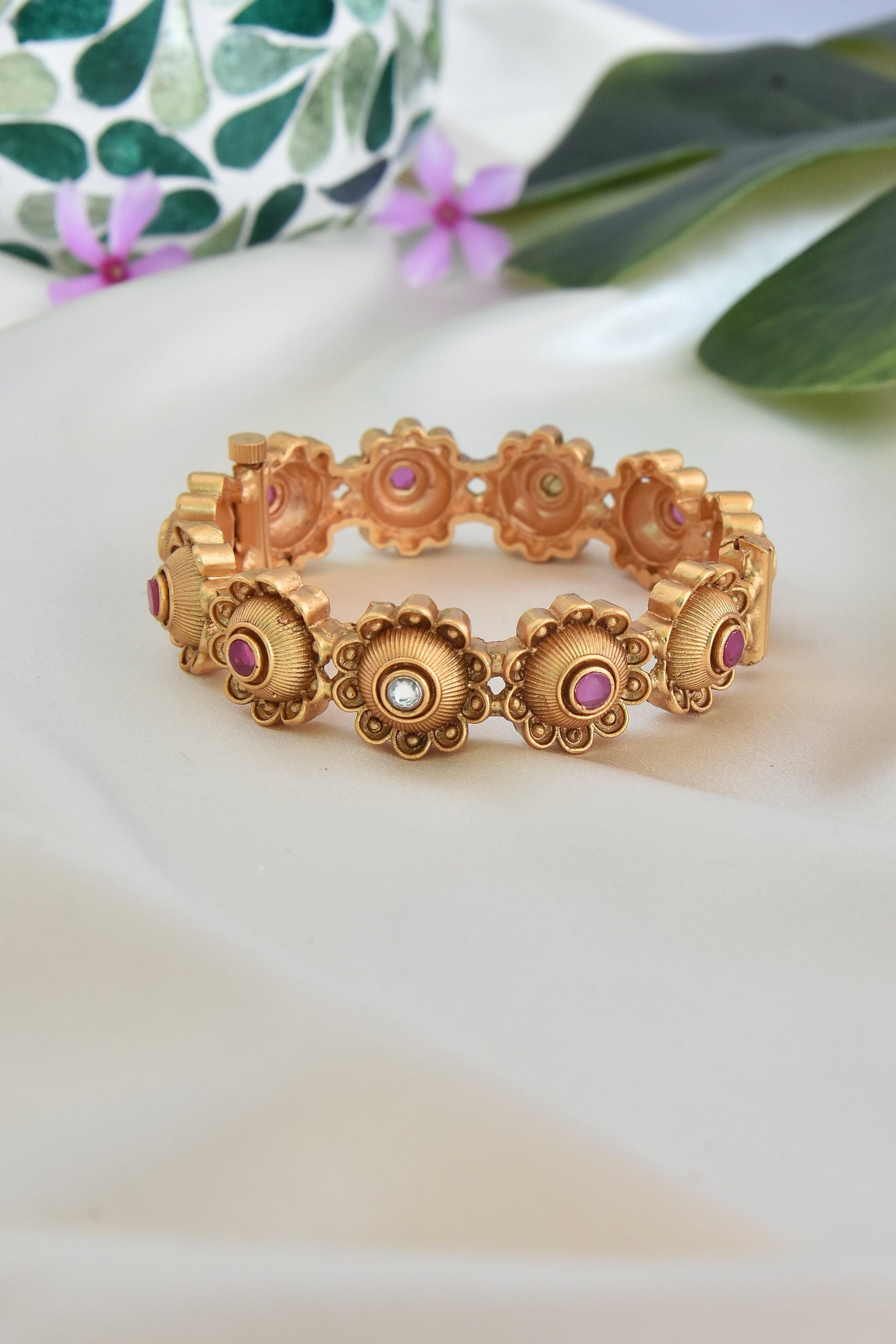 Divine Aura Temple Bangle - Dyulokha