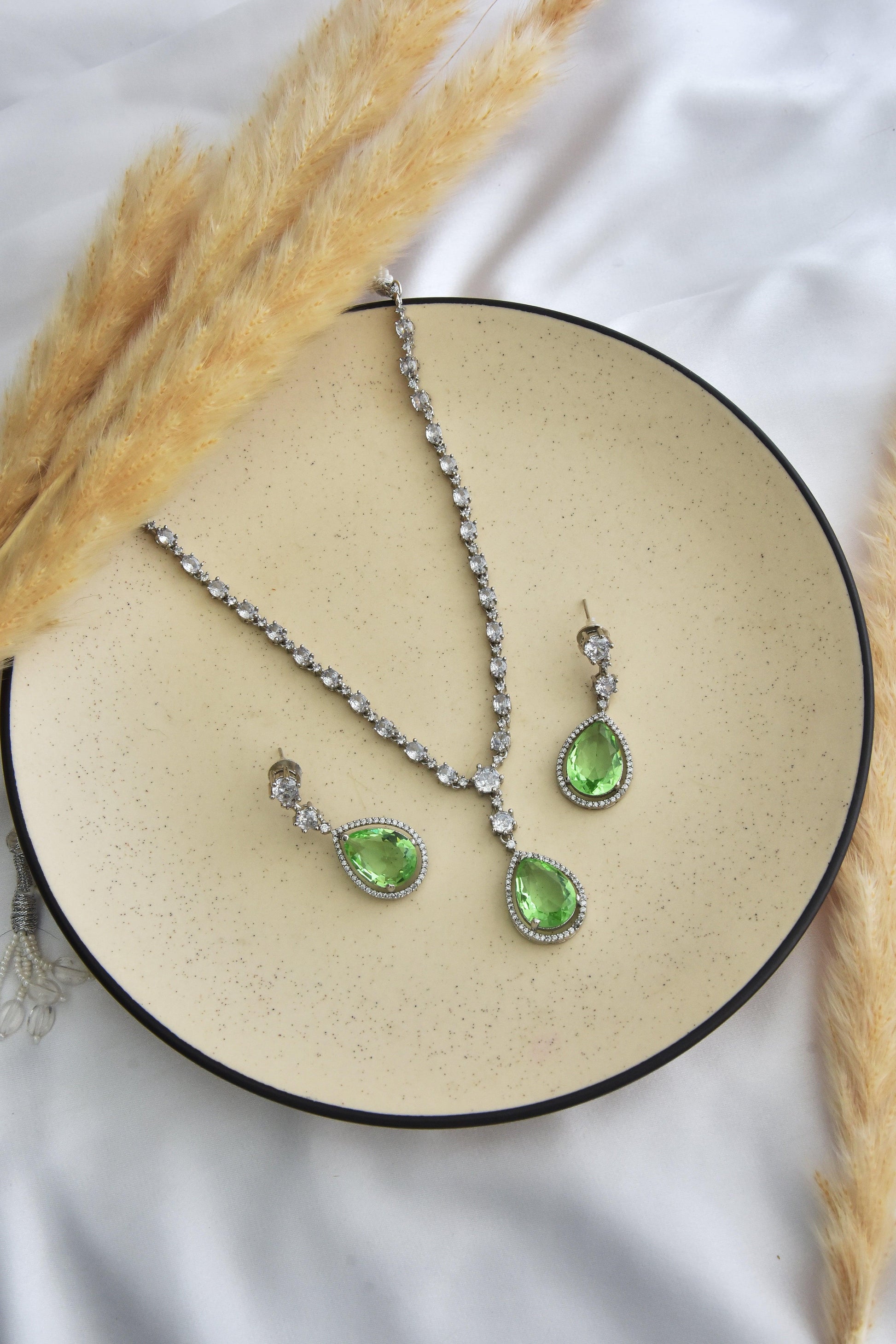 Vibrant Charm Zirconia Necklace Set - Dyulokha