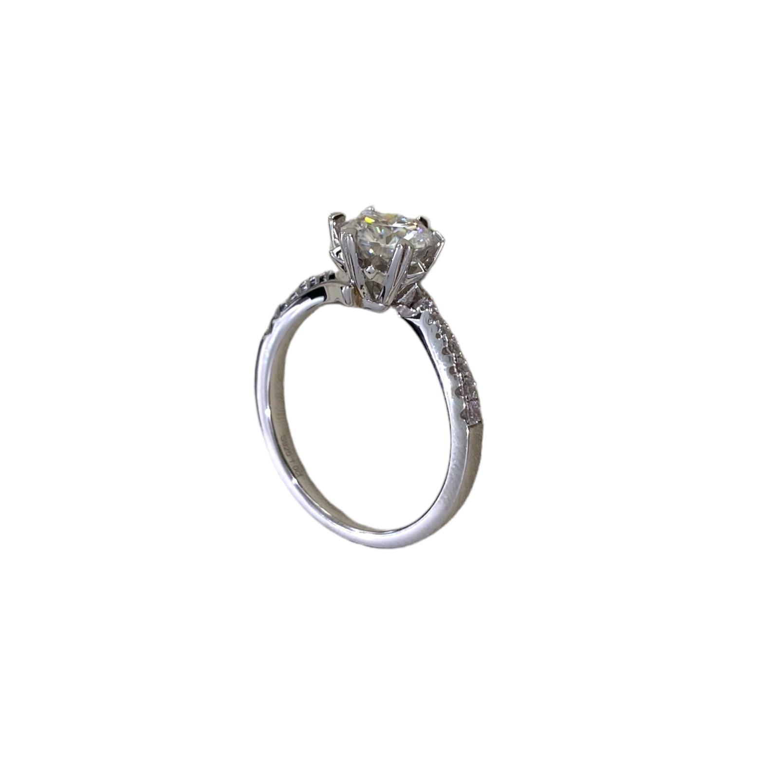 Radiant Glamour Moissanite Majesty Ring - Dyulokha