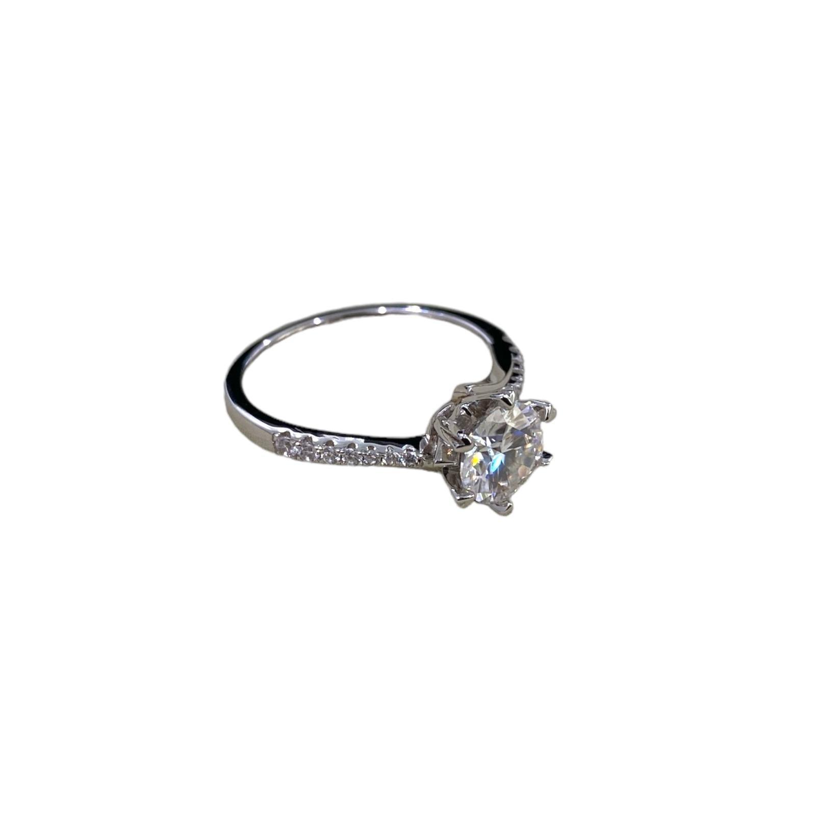 Radiant Glamour Moissanite Majesty Ring - Dyulokha