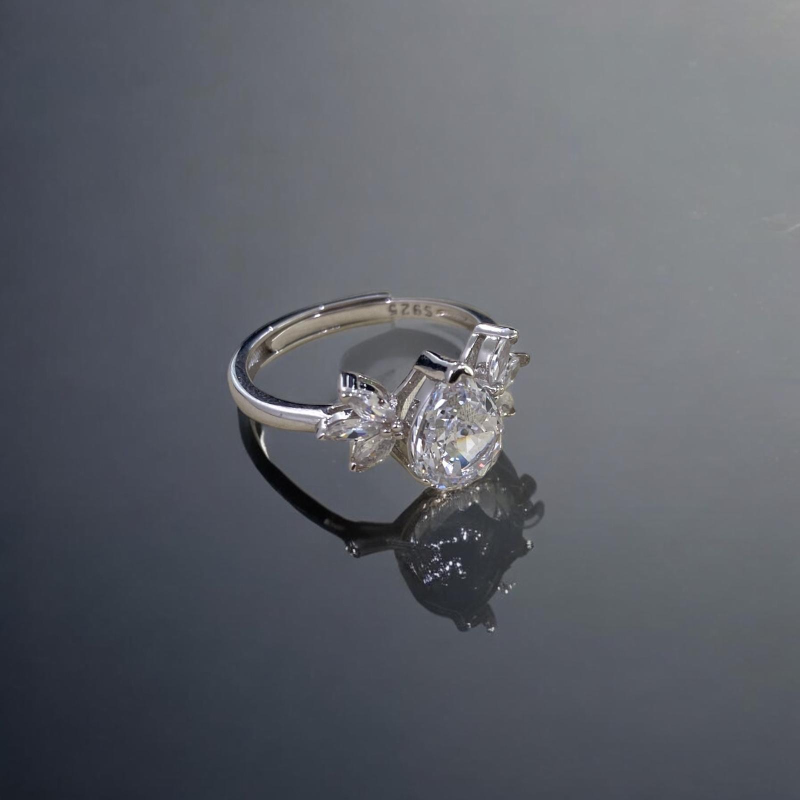 Symmetric Brilliance Diamond Ring - Dyulokha