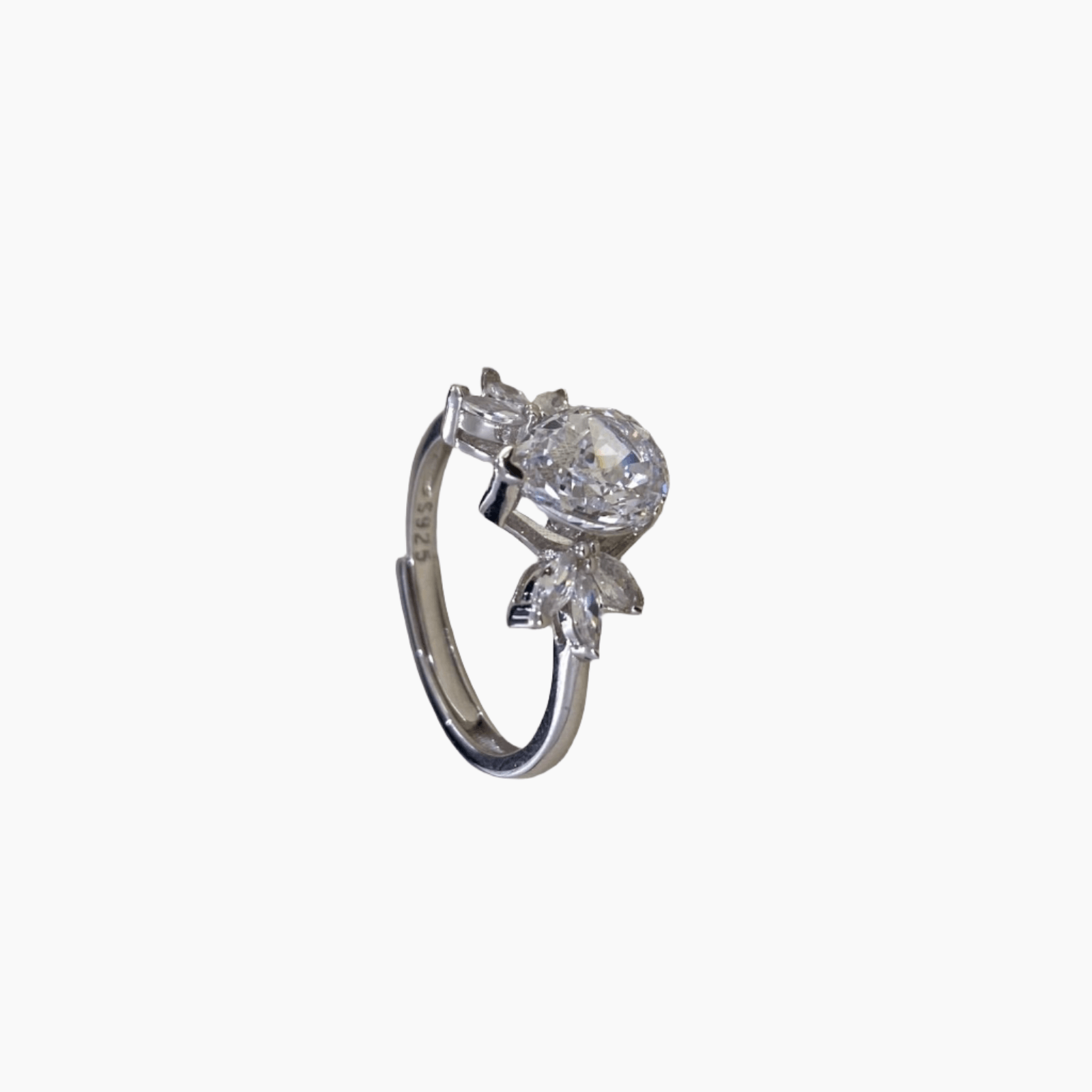 Symmetric Brilliance Diamond Ring - Dyulokha