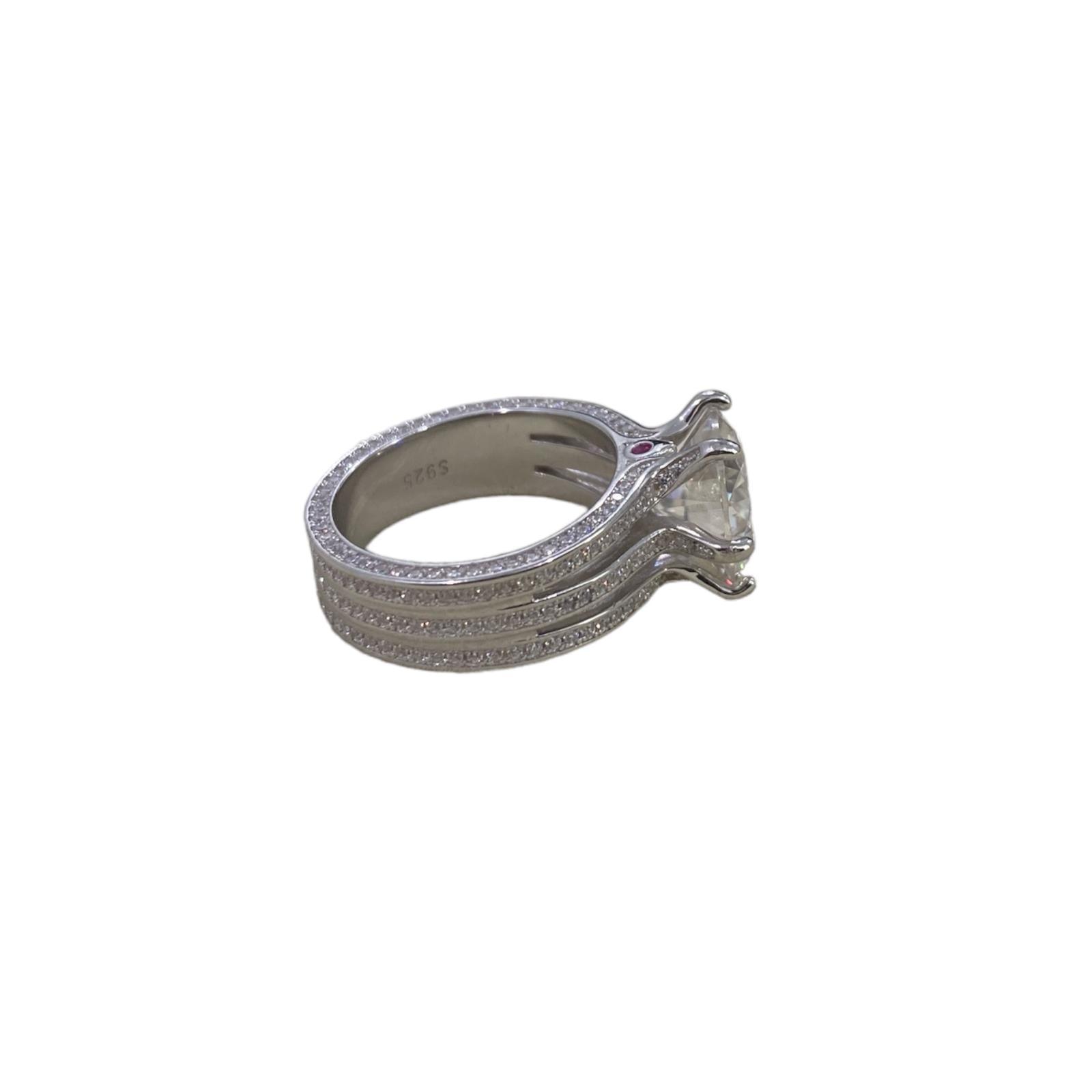 Sparkling Circles Moissanite Ring - Dyulokha