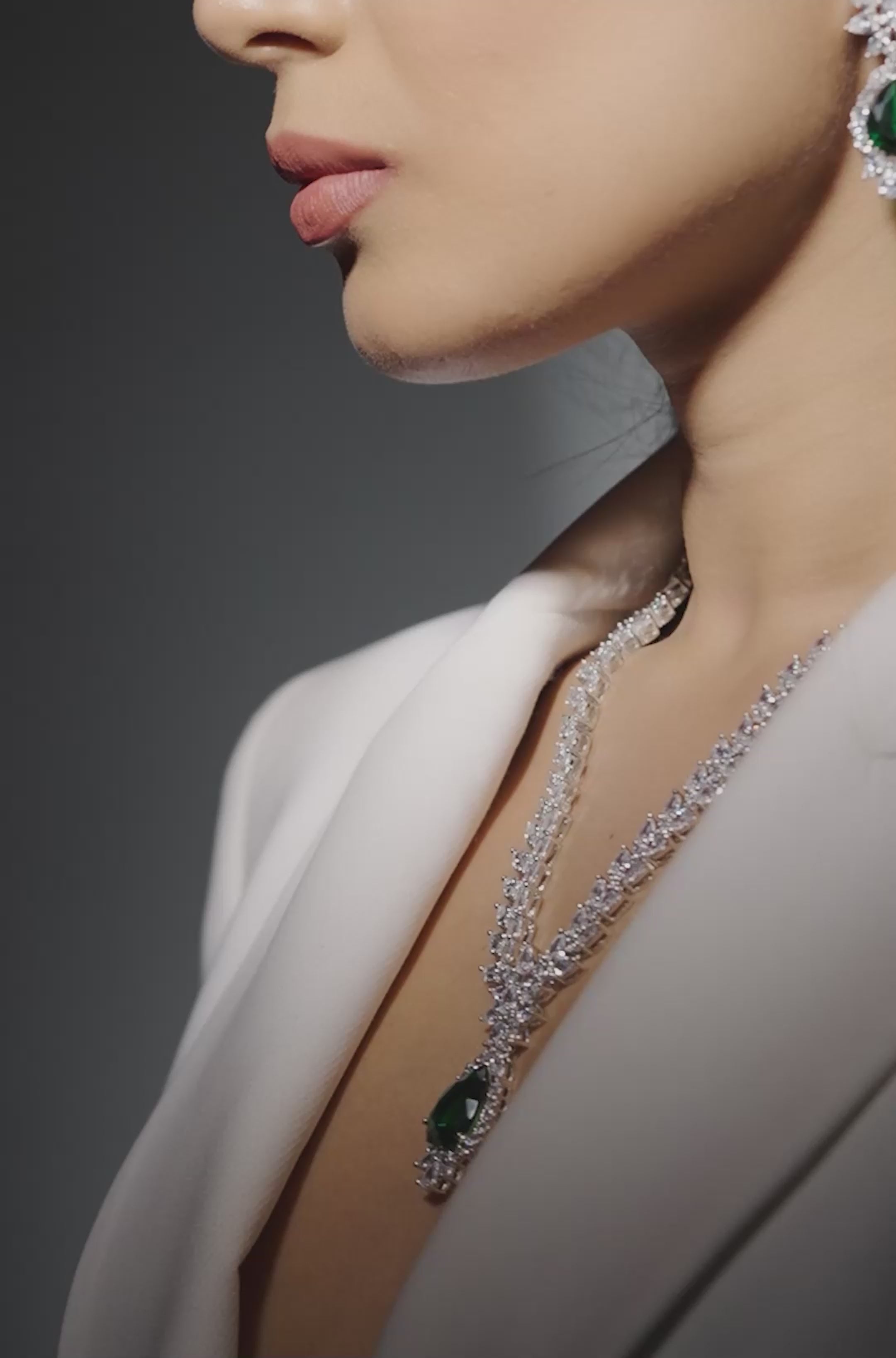 Load video: Emerald Glow Diamond Necklace Set