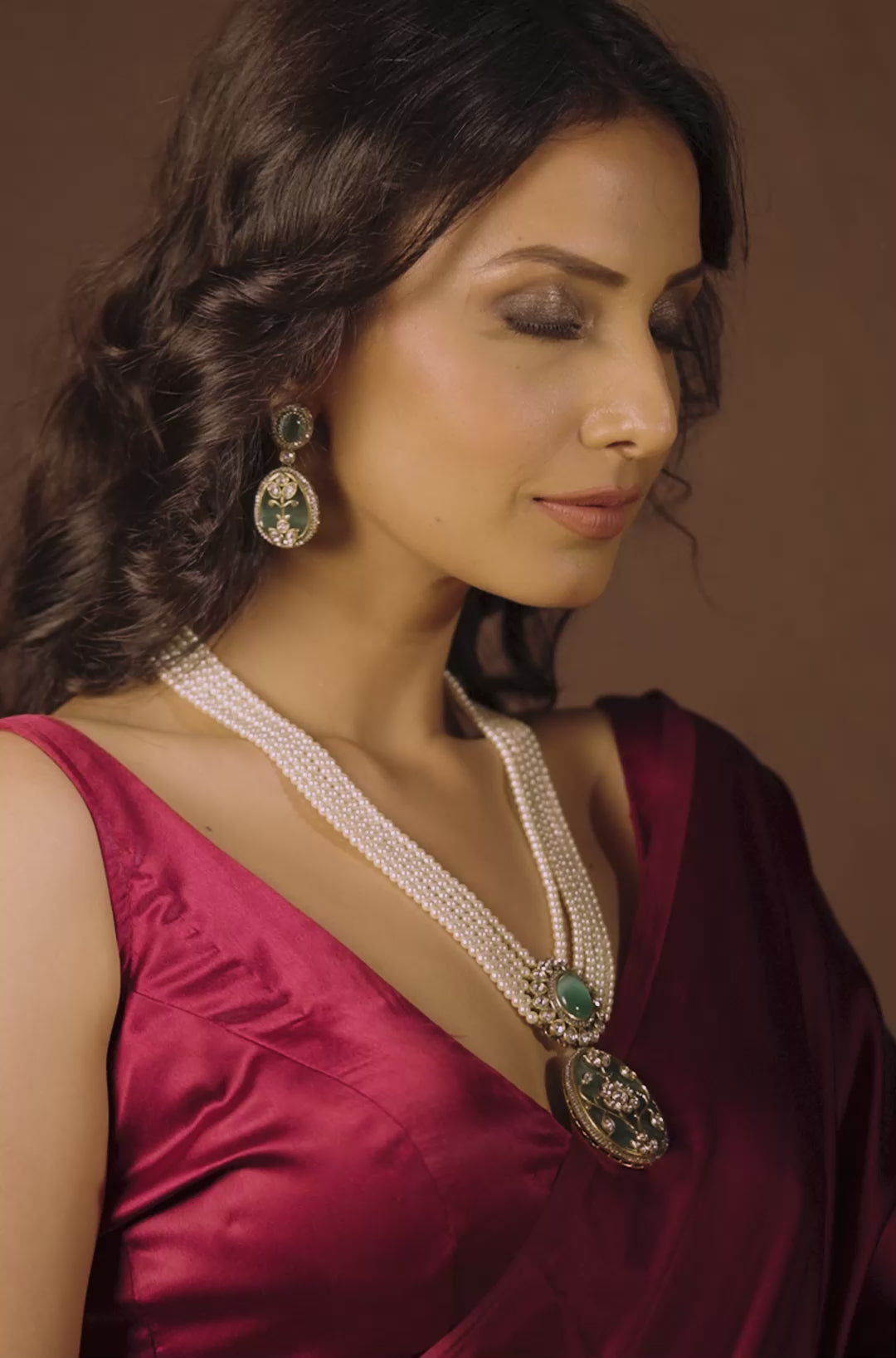 Load video: Lustrous Pearl &amp; Flourite Set