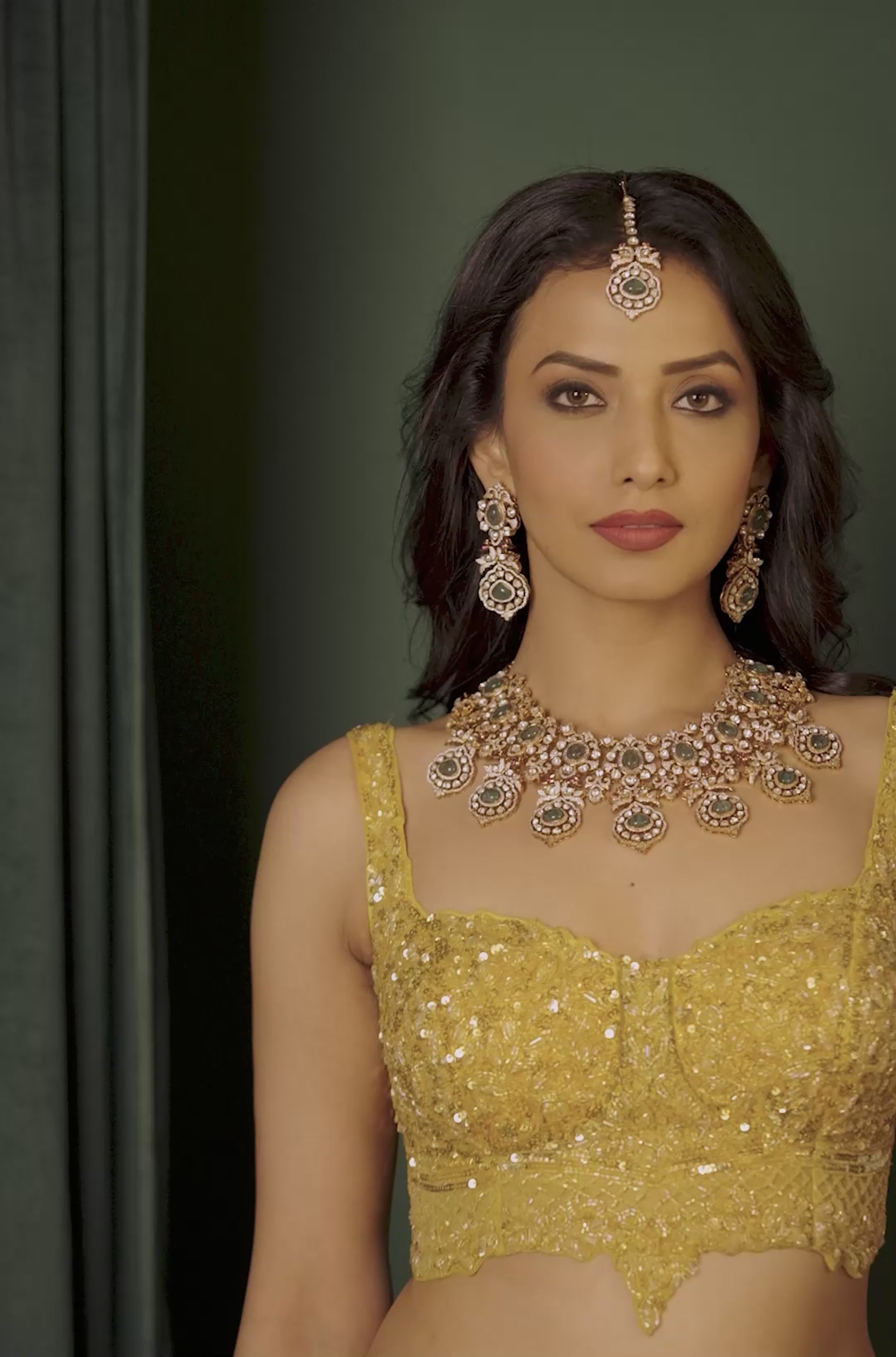 Load video: Radiant Kundan Layered Necklace Set
